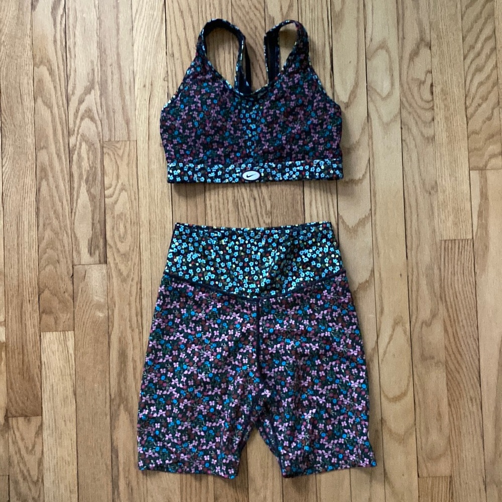 Nike Women's Floral Bike Shorts - Black and Blue